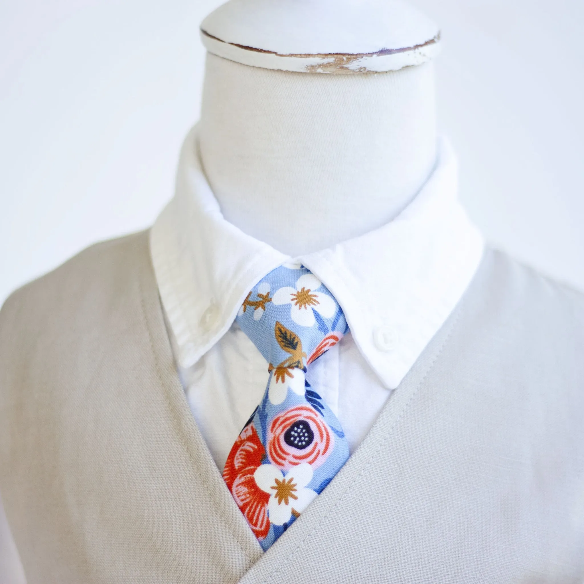 Boy's Necktie / Birch Floral In Periwinkle