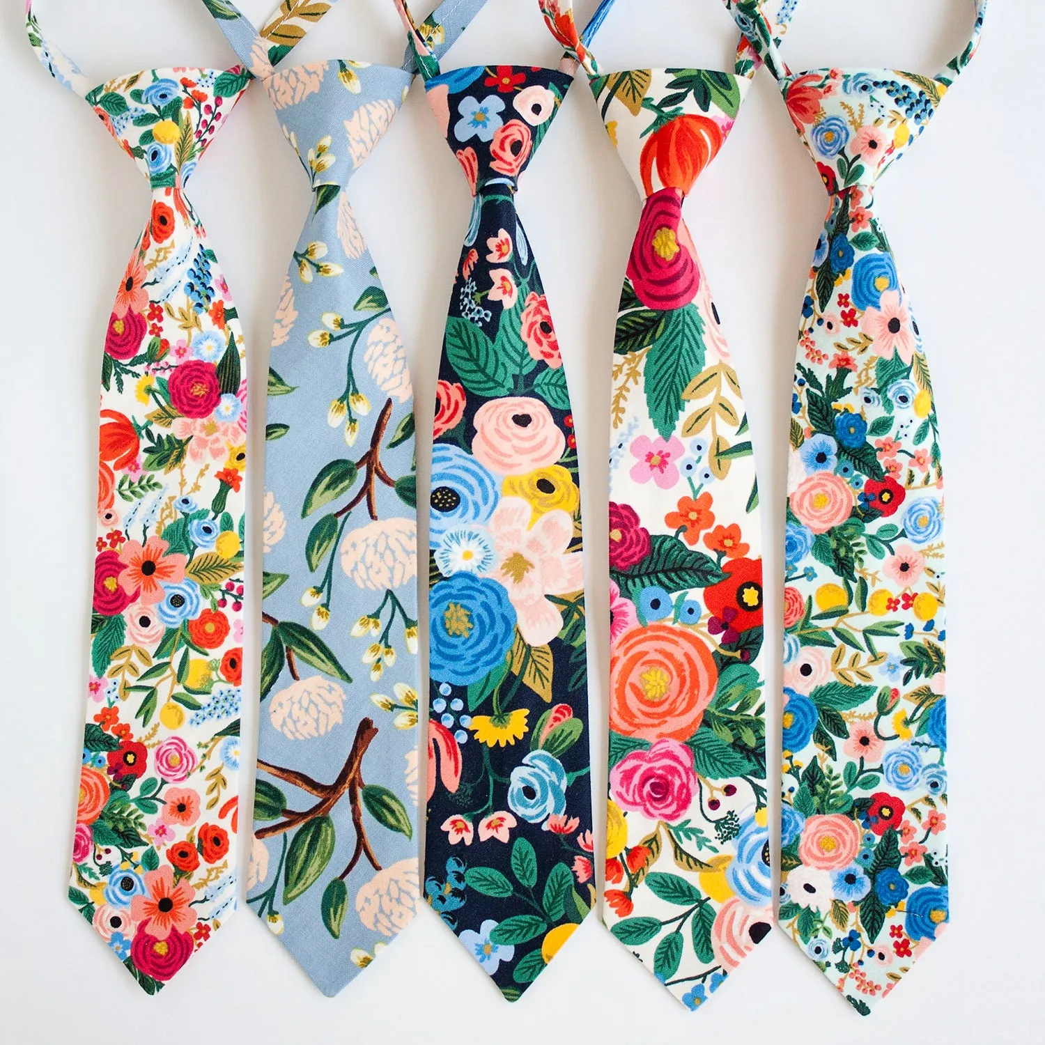 Boy's Necktie / Garden Party In Cream