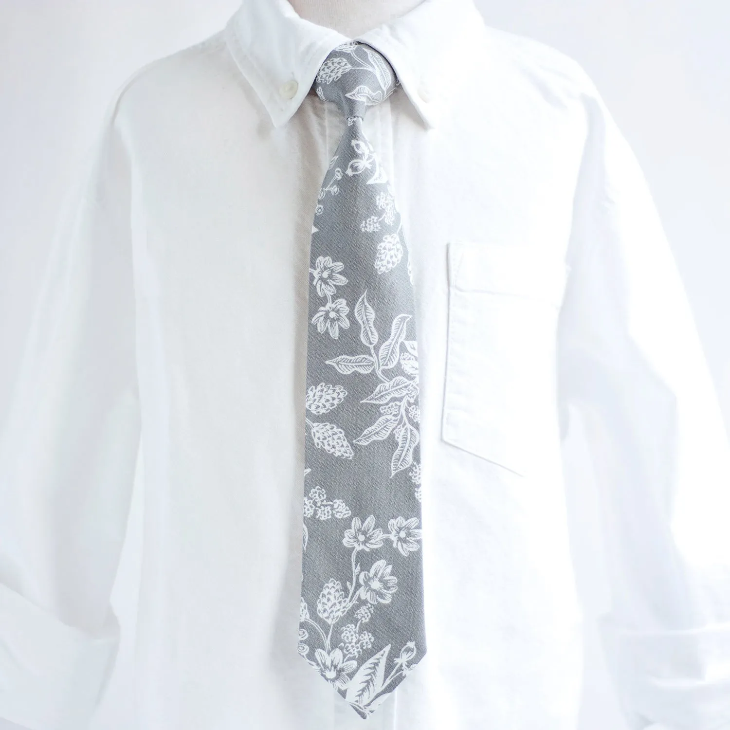 Boy's Necktie / Grey Toile