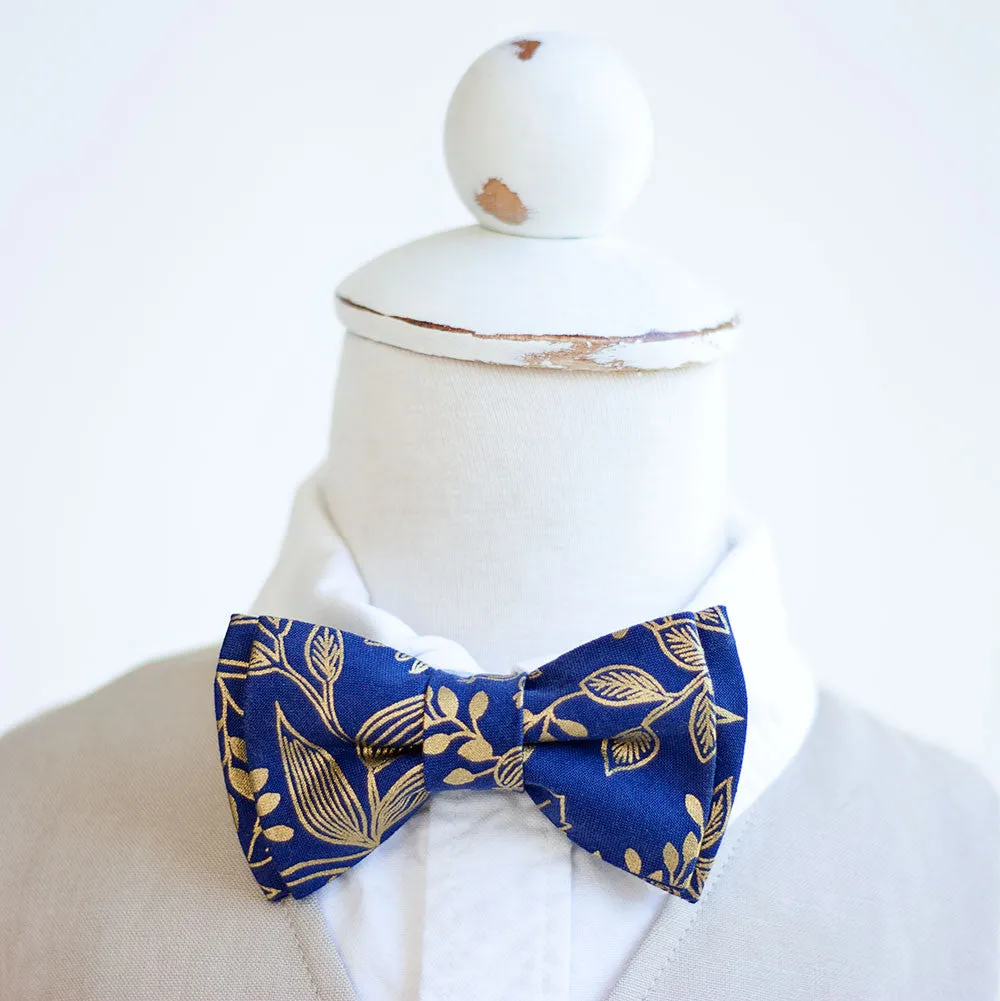 Boy's Pocket Square / Queen Anne In Navy And Metallic Gold