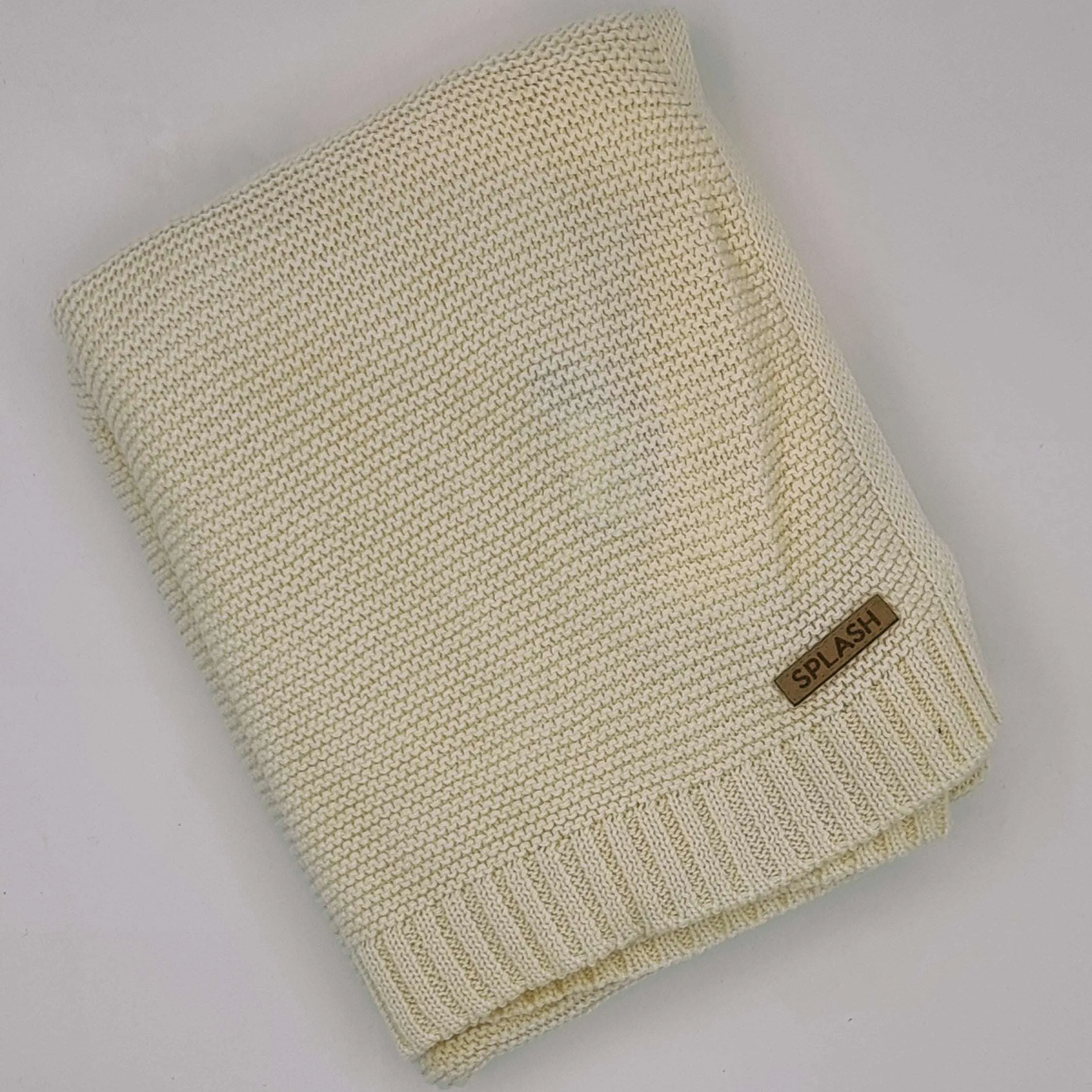 Knitted blanket cream