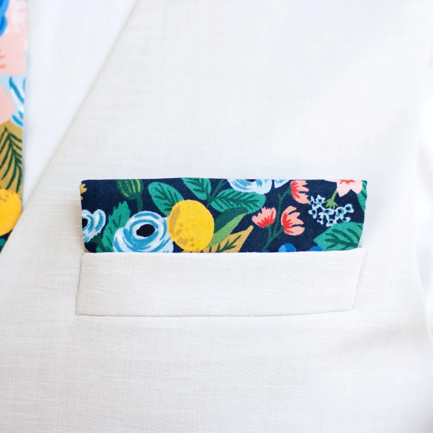 Men's Pocket Square / Garden Party In Navy