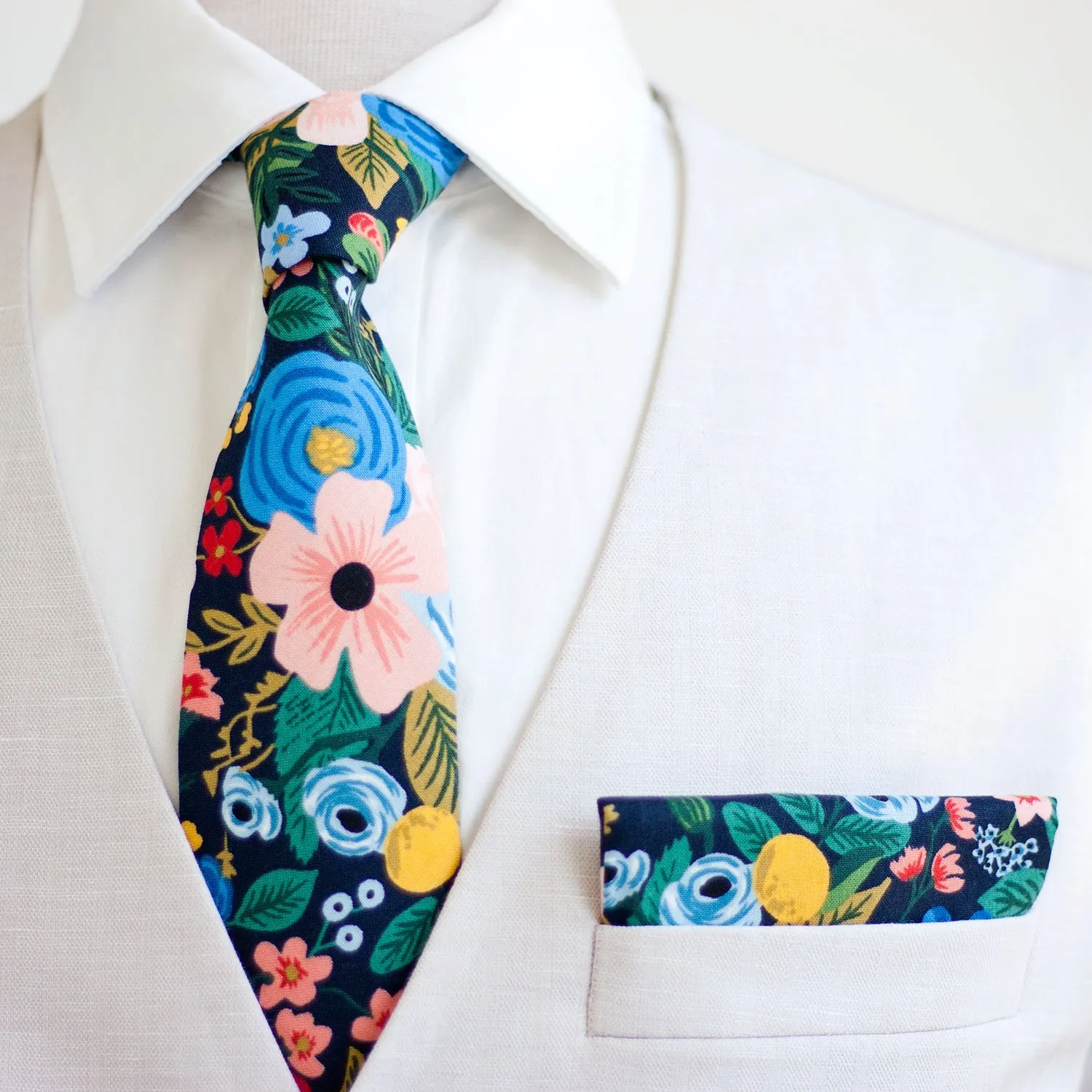 Men's Pocket Square / Garden Party In Navy