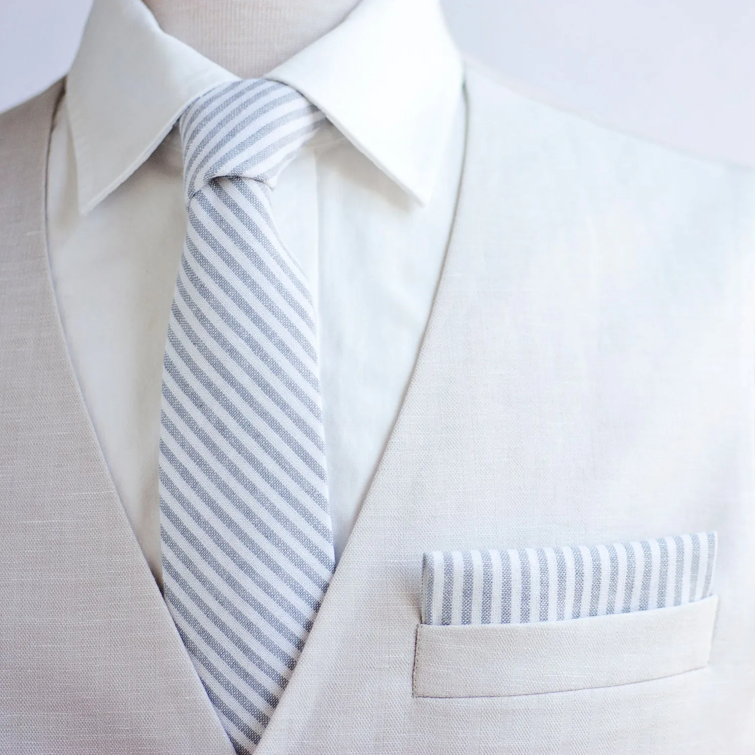 Men's Pocket Square / Gray Linen Stripe