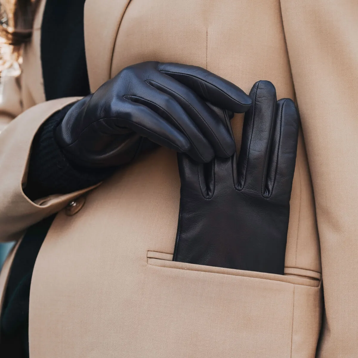 Sofia (black) - Italian lambskin leather gloves with silk lining