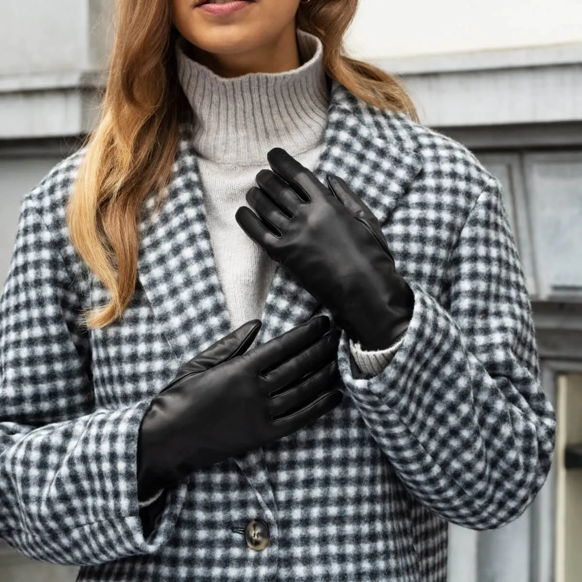 Sofia (black) - Italian lambskin leather gloves with silk lining